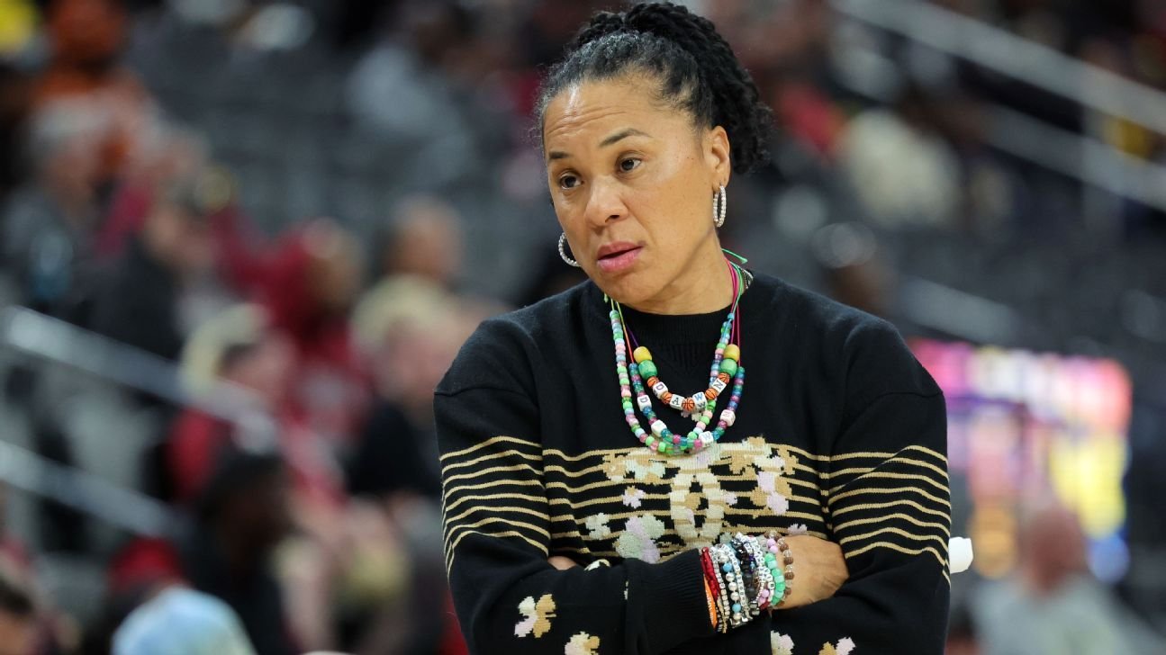 Dawn Staley interviewed with Knicks for head coaching job