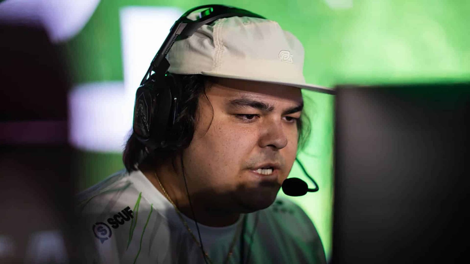 Image of Matt 'FormalL' Piper competing at esports event. FormaL is wearing an off-white OpTic Gaming hat