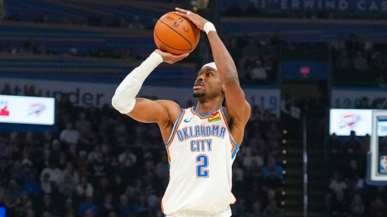 Fantasy basketball cheat sheet: 2025-26 NBA player rankings, schedule grid, more