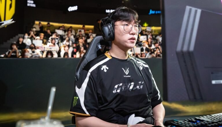 Park 'Ruler' focuses intently on a game