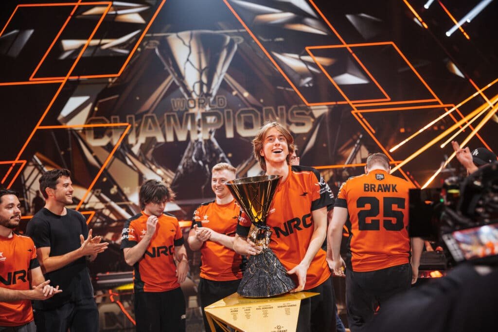 mada lifts VALORANT Champions 2025 trophy