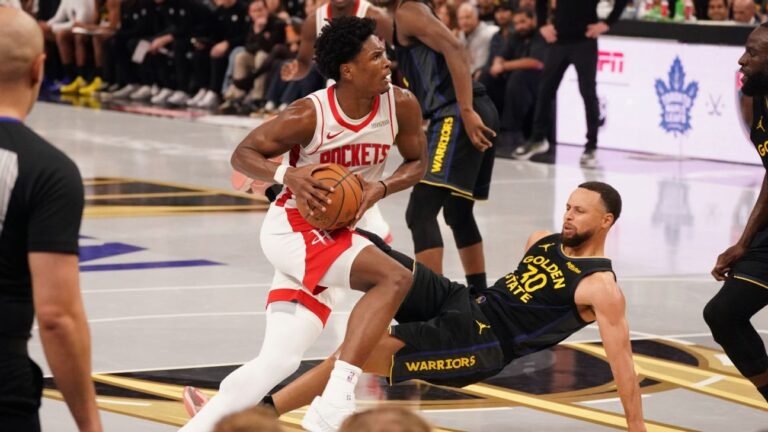 Steph Curry expected to miss week with quad contusion, sources say