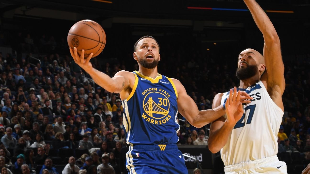 Curry wows with 39 in return, but defense fails Warriors
