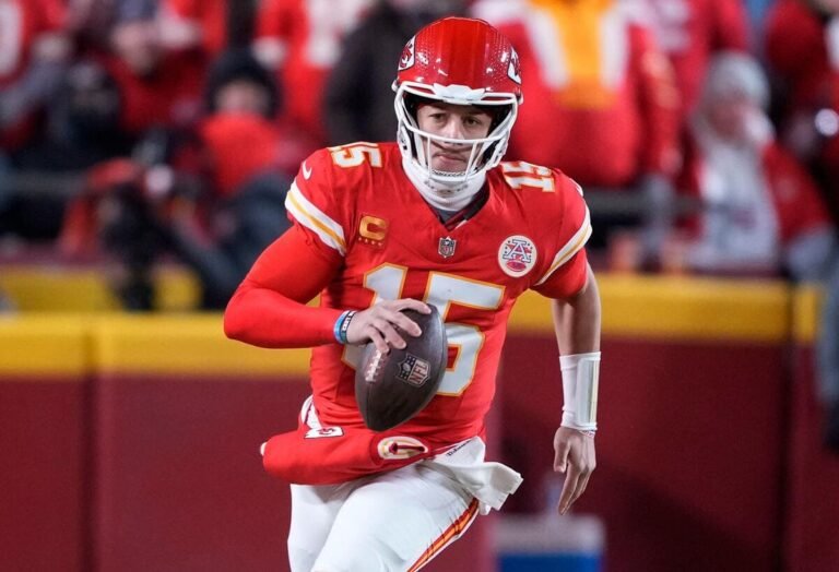 Mahomes intercepted three times as Chiefs choke to dampen playoff hopes