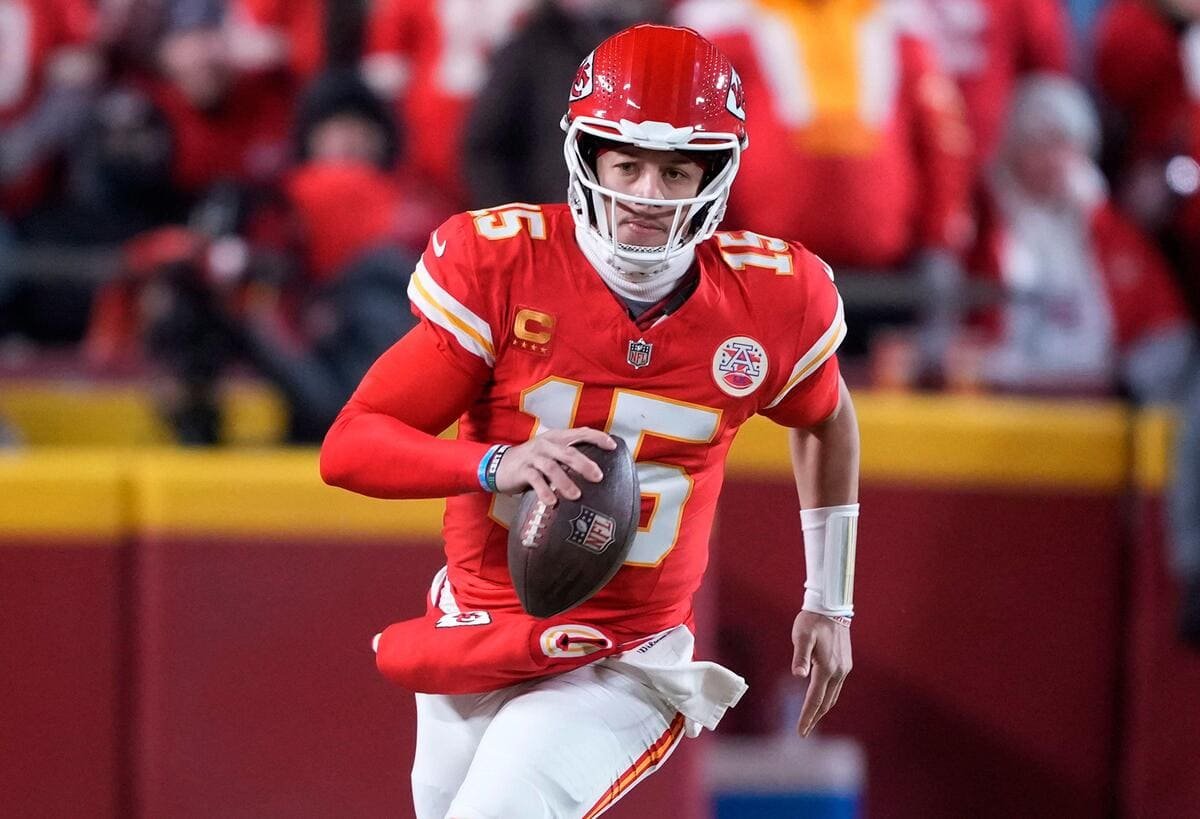 Mahomes intercepted three times as Chiefs choke to dampen playoff hopes