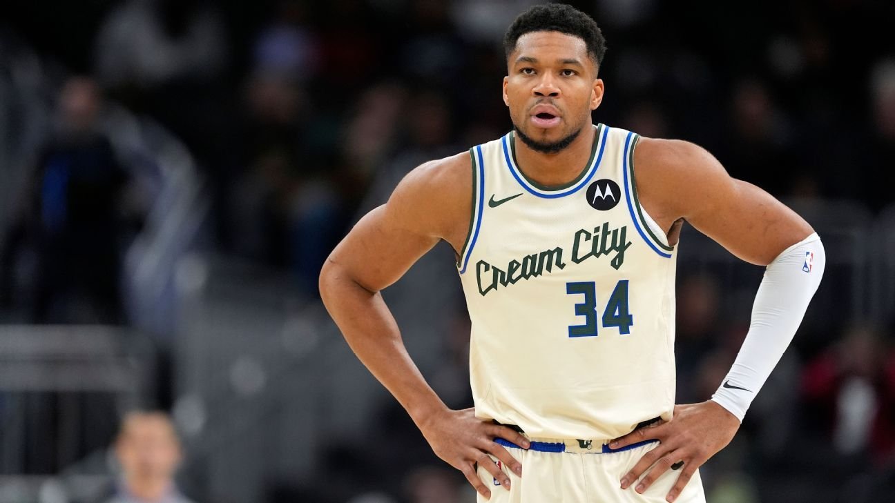 Giannis affirms commitment to Bucks, would 'never' demand trade