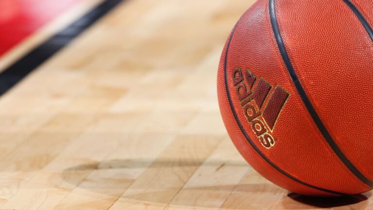 Boston College star Bill Donovan, father of Bulls coach, dies