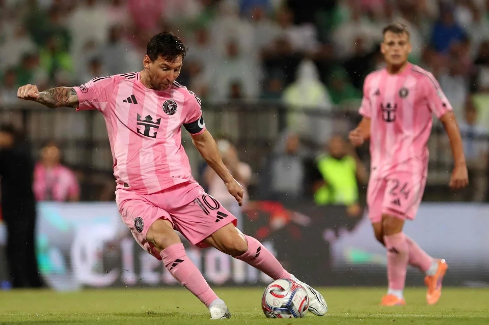 Newell’s Old Boys plot ambitious move to bring Lionel Messi back to Rosario