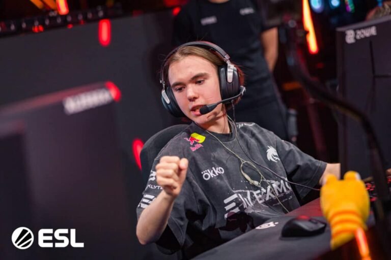 Image of Team Spirit Counter-Strike player donk holding out closed fist while competing at IEM Krakow 2026