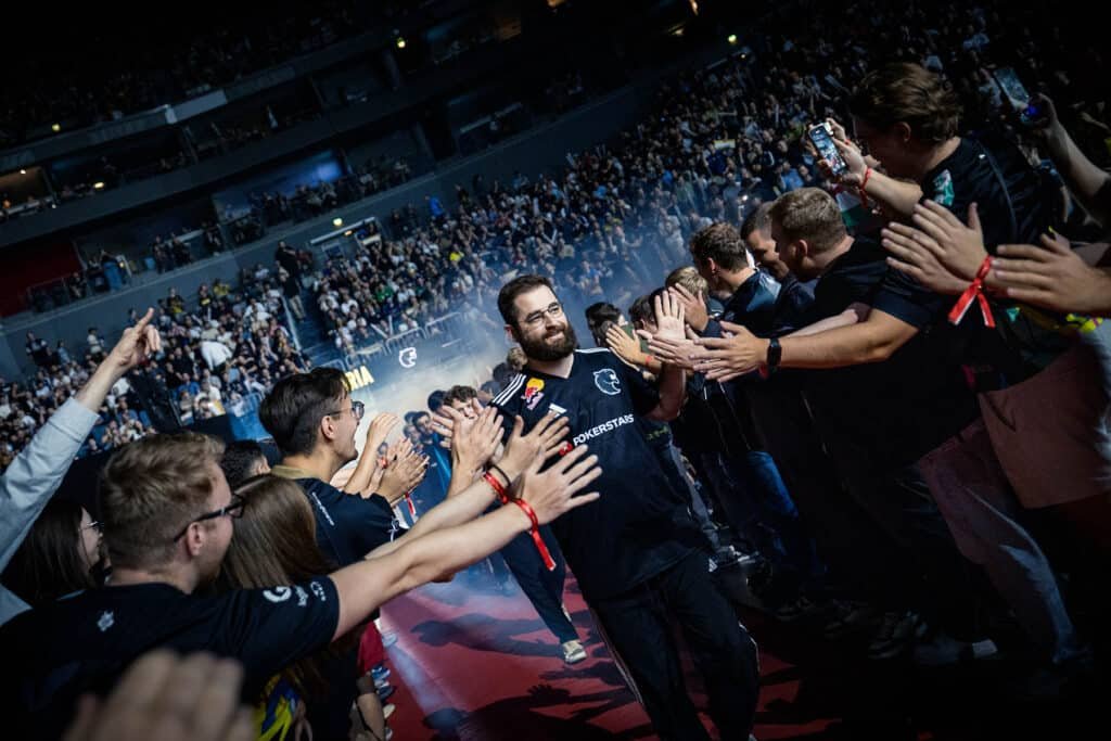 Image of FURIA Counter-Strike player FalleN walking through crowd at esports event