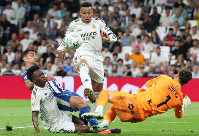 UFOOTBALL Mbappé and Vinícius lift Real Madrid