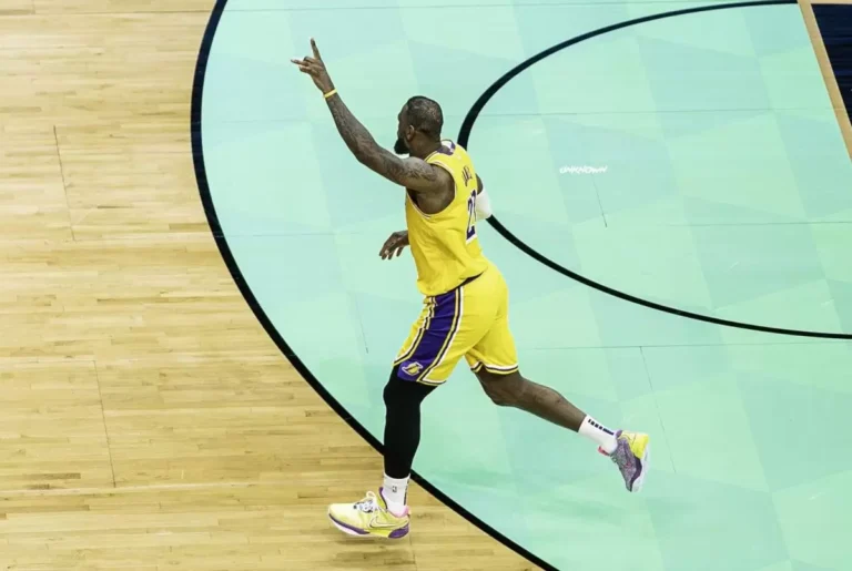 Body language expert predicts LeBron James future