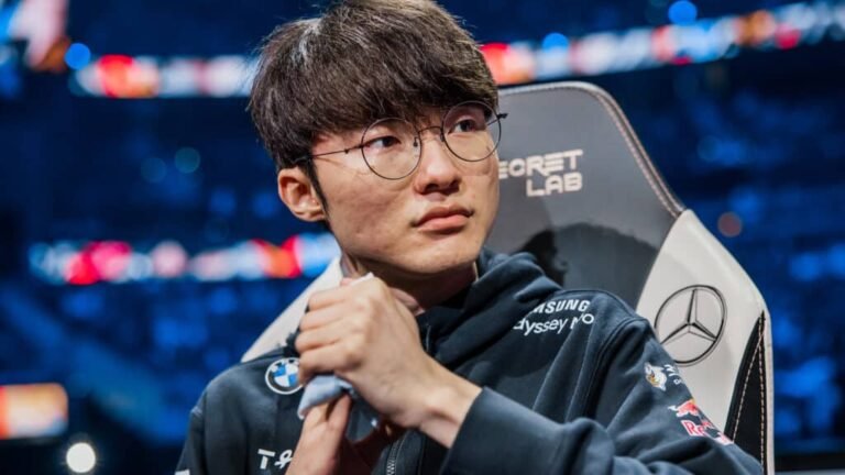 faker wiping hands