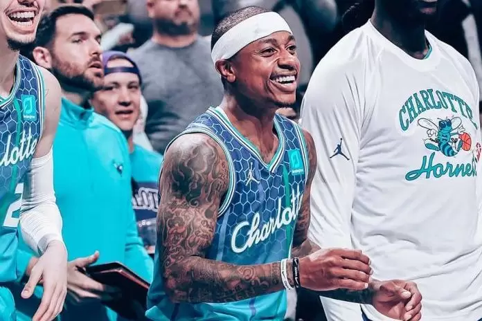 Isaiah Thomas joins the Celtics