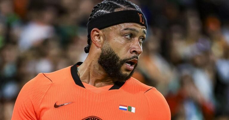 Algeria strike late to beat Netherlands