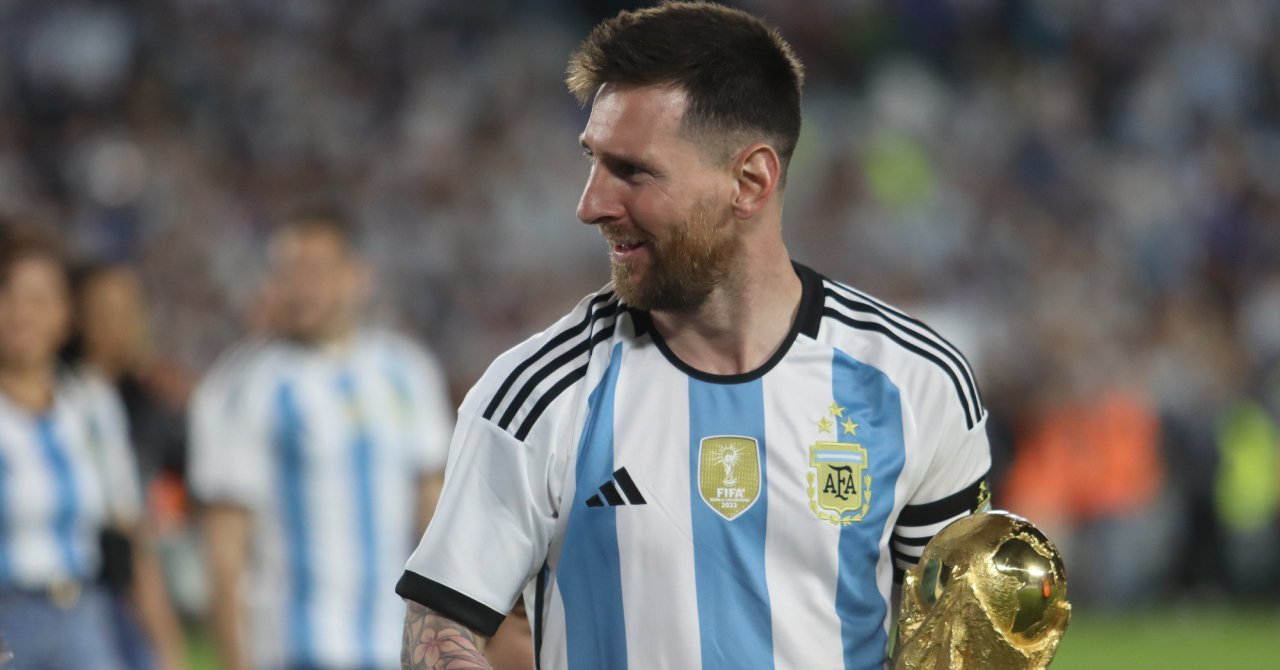 Argentina boss Scaloni excited to have Lionel Messi fit and ready for World Cup opener: 'He looks good'