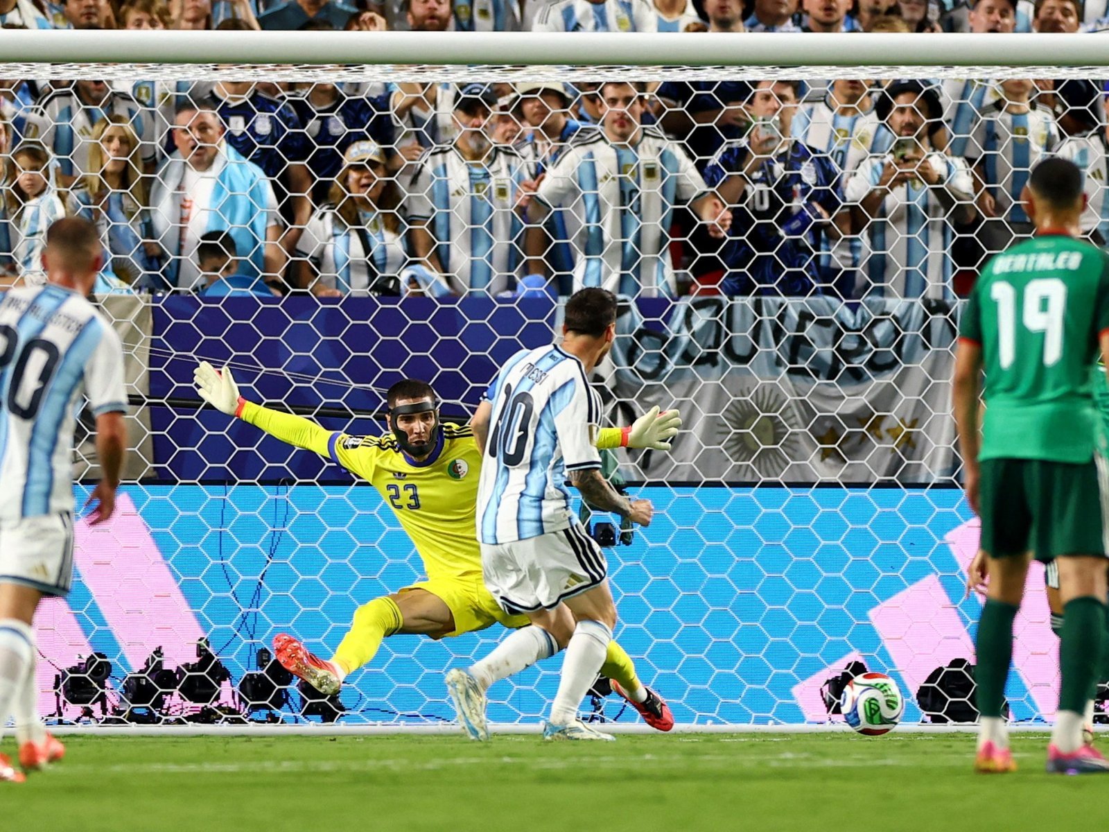 Messi Hat-Trick Fires Argentina to Commanding 3-0 Win Over Algeria