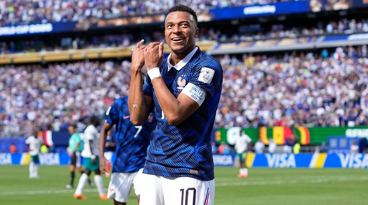 Report, result and goals as Mbappe stuns with World Cup brace