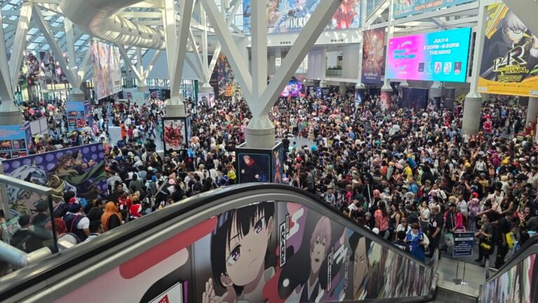 view of anime expo crowd