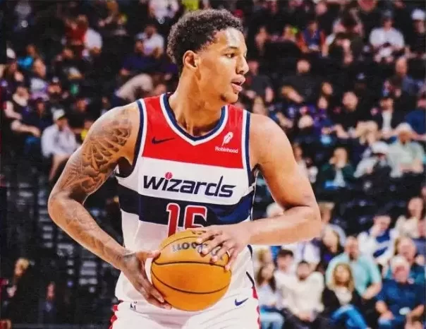 Pelicans signal Julian Reese