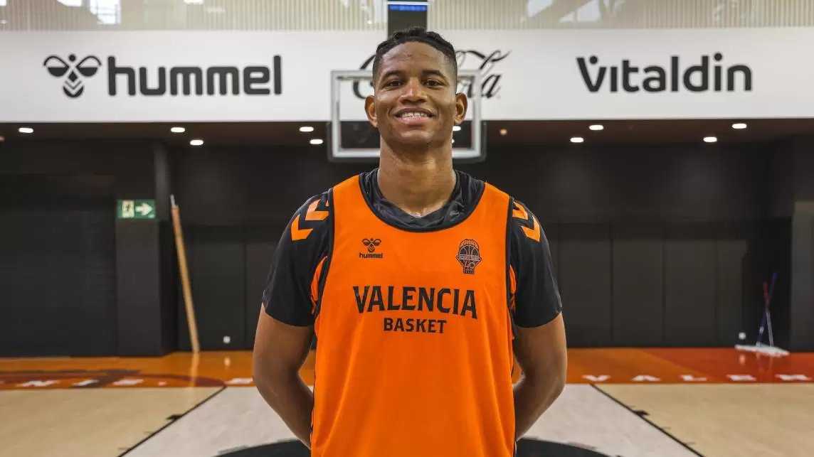 Valencia brings again Jasiel Rivero