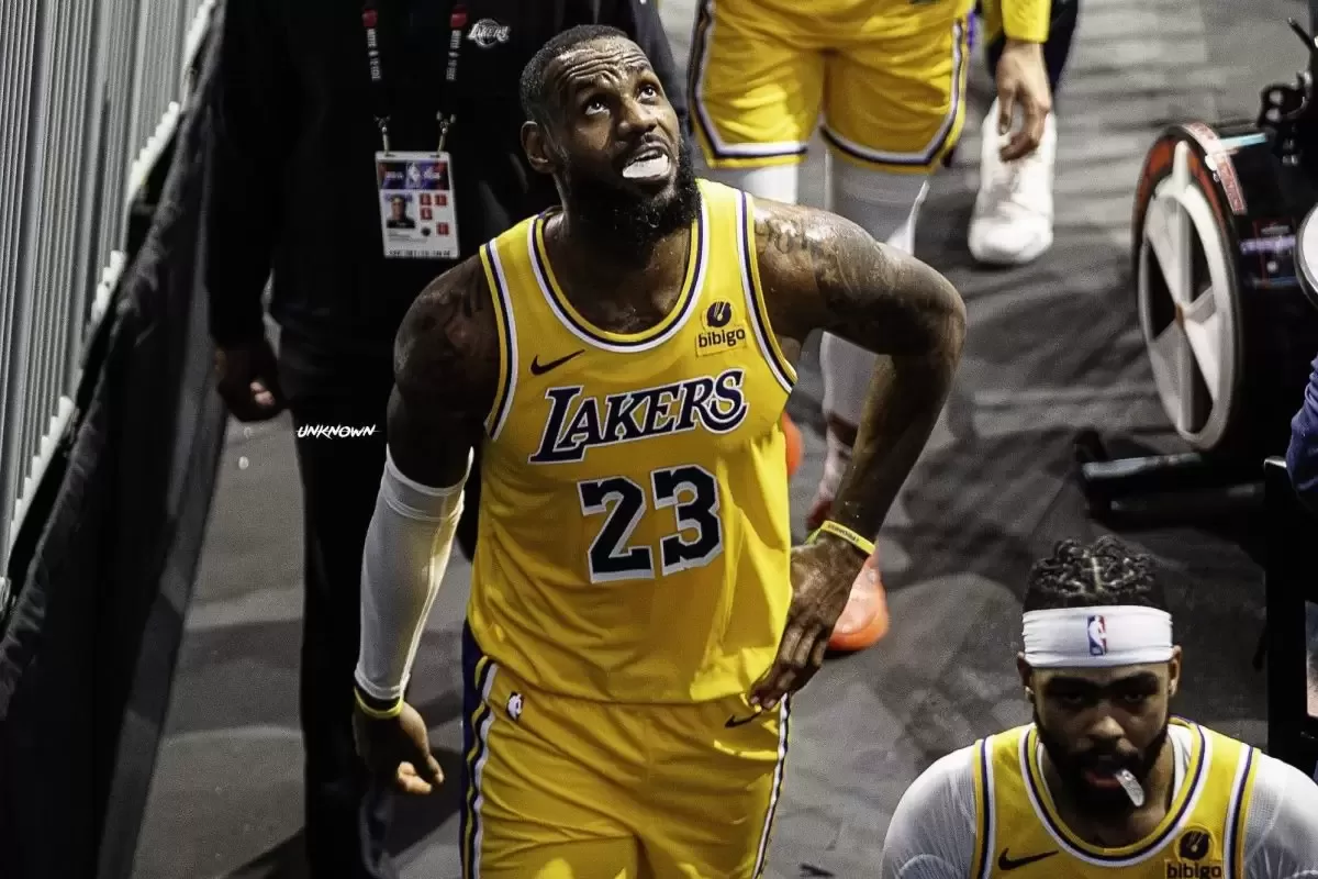 Charles Barkley blasts LeBron James for disrespecting the nationwide anthem